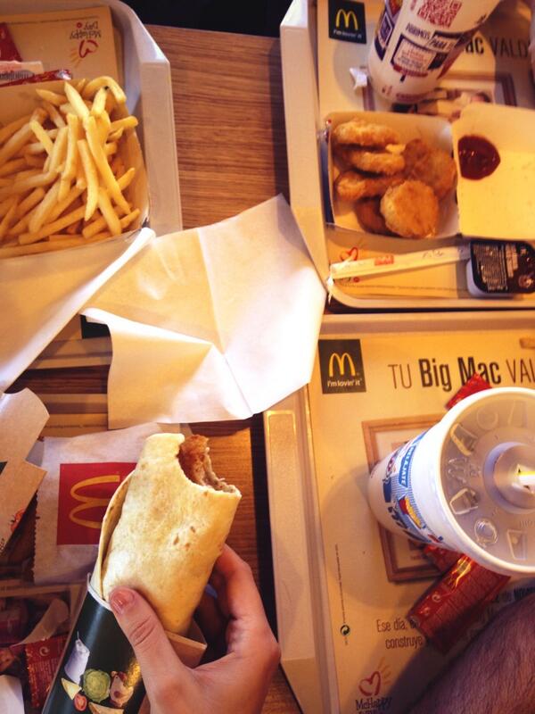 MarienLopez90's tweet photo. Un capricho entre clases ;) @nurnur91 @Martinez_Pons @SiiiL14 http://t.co/iISmf7Rjkb