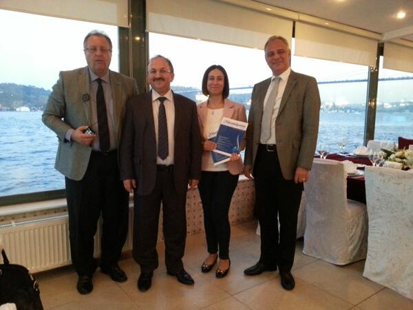 <a href="/yunussoylet/">Yunus SÖYLET</a> <a href="/Yuksekogretim/">YükseköğretimDergisi</a> <a href="/DrRecepOzturk/">Recep Öztürk</a>  Ahmet Araman hoca ile Yükseköğretim Dergisinin kutlamasında