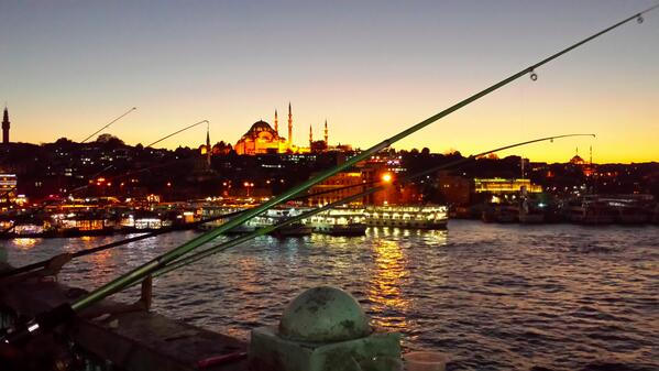 Beyaz Show için İstanbula gittiğimiz zaman,ben arabada uyuyup program saatini beklerken babam çekmiş,güzel ama dimi