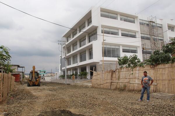 Avanza la construcción de la calle ITALIA, acceso a la nueva casa judicial en #Portoviejo