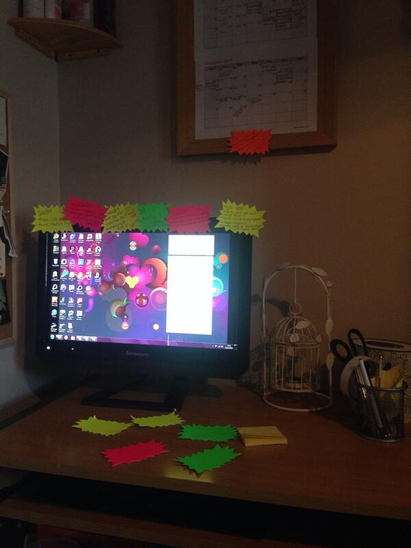 missdines_'s tweet image. Getting post it note happy #thirdyearproblems
