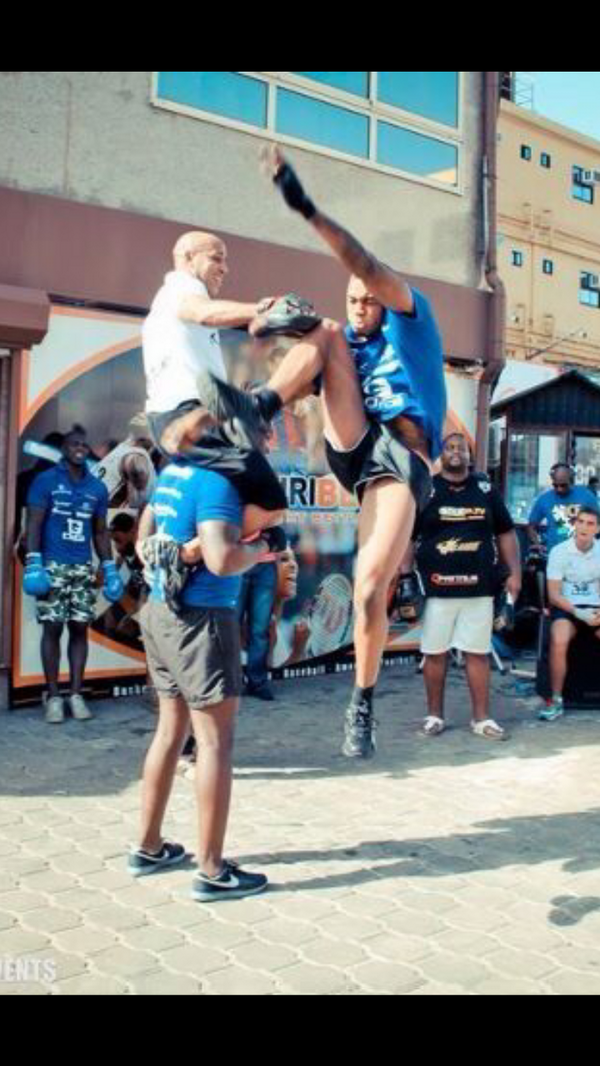 Flying knee