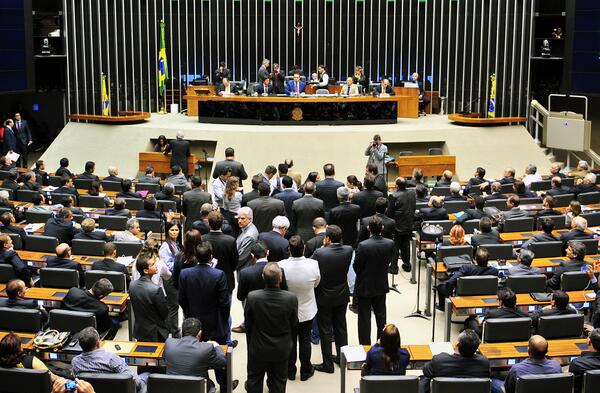 Azacharow's tweet photo. EU APOIO - Comissão geral para debater a crise financeira dos Municípios brasileiros – SOS Municípios. http://t.co/DLZ07lRGww