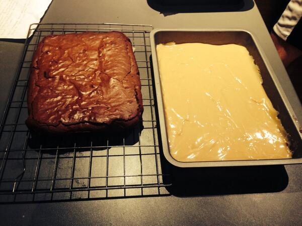PorterKatie's tweet photo. Late night baking #fundraising http://t.co/bOIiqjgohw