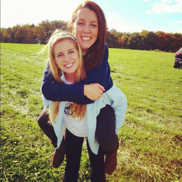 AlexCygan1's tweet photo. #soc119 #ycst051 uggs,yoga pants &amp; north face, typical white girl http://t.co/sJxZh8uggz