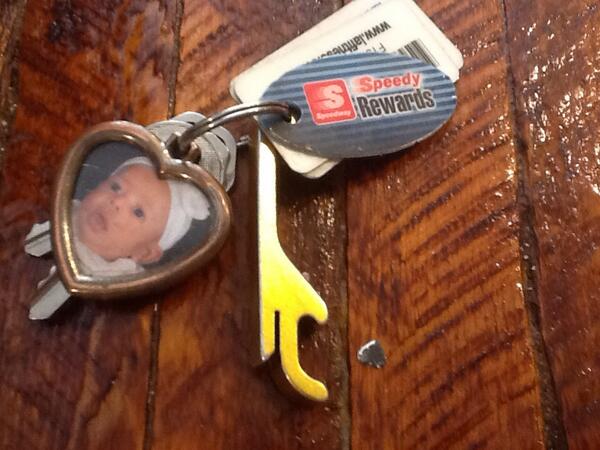 KatieEffingB's tweet photo. Hey you left your keys here. Come back and get em. #belmont #goodsamaritan http://t.co/pYTvcRNARC
