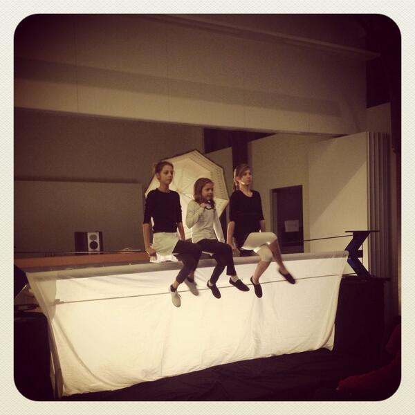 Het (on)evenwicht bij depressie prachtig uitgebeeld door drie jonge koorddansers. Wauw! #boekvoorstelling #farmacie