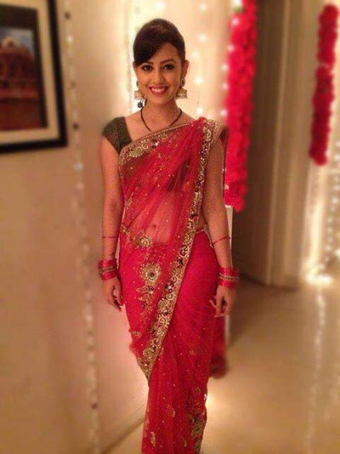 MeriBhabhi's tweet photo. Kittu on Karva Chauth.
RT if you think she looks amazing! 
#TeamMeriBhabhi @esha_kansara http://t.co/lELw27IcQe