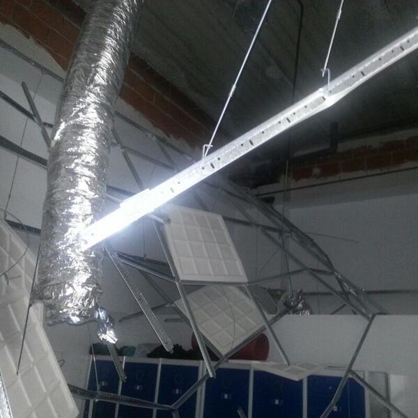 Inma89pg's tweet photo. Así están los techos de nuestro Conservatorio. http://t.co/DYzk7KpZpj