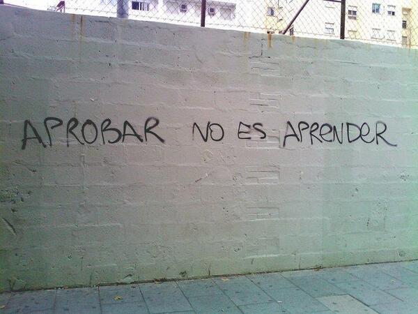 RaiRobledo's tweet photo. Visto en la pared de un instituto http://t.co/1Pw9FsZ7zD