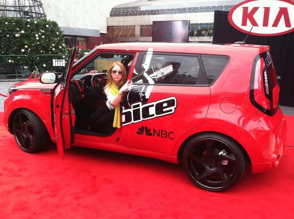 downtown_abby's tweet photo. my red carpet ride #KiaVoiceFans #TheVoice http://t.co/KxCoHDkVVC