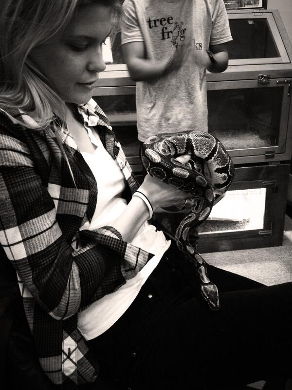 NataziaEJS's tweet photo. Channeling my inner Britney Spears #conservationbioUSF http://t.co/TbgTXi9sLo
