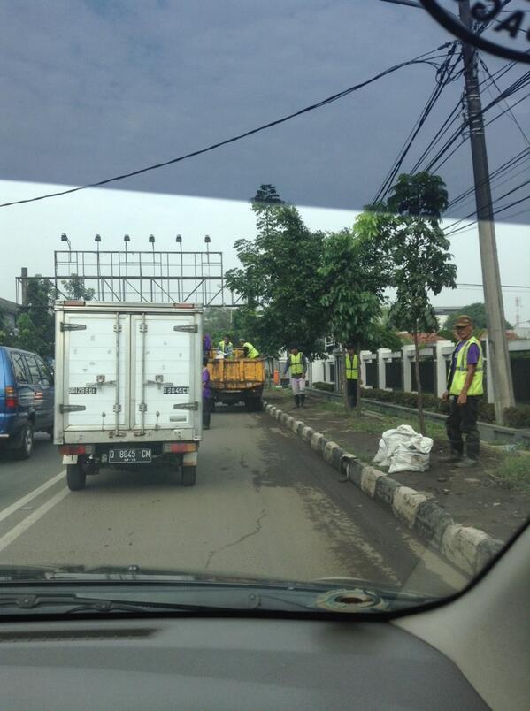 Qiqio's tweet photo. Alhamdulillah,,semoga rejeki petugas bandung juara barokah amin,,,, #ilovebandung cc:@ridwankamil http://t.co/hm9wOnWrsK