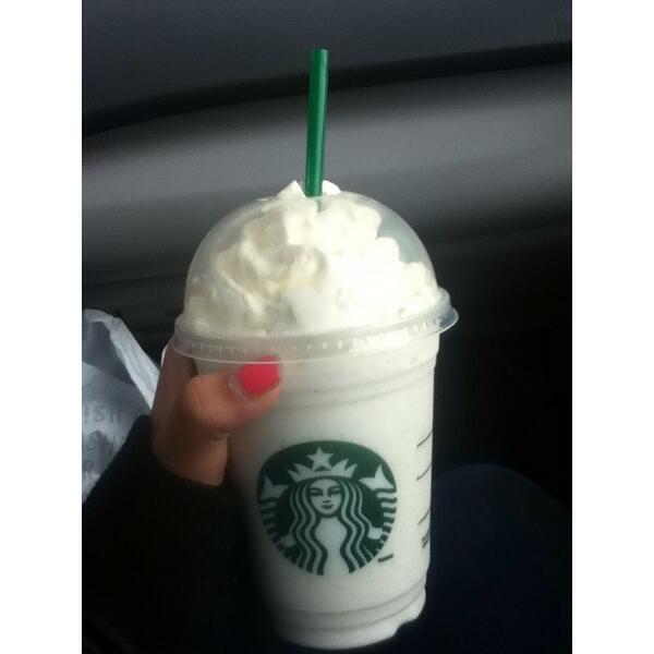 CodysLittleElf's tweet image. Omfg I crave vanilla bean fraps!!!!! ❤😍
