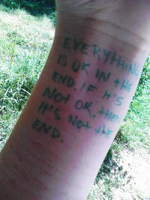 JustHurtsALot's tweet photo. #ProyectoFlor día 2. Mi frase: todo todo está bien en el final, si no está bien, entonces no es el final. http://t.co/7vqUWNDGPq