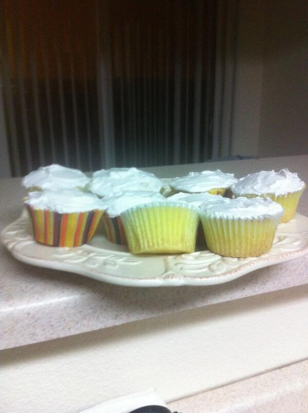 AideTinoco's tweet image. Perfect after a crappy day! 
#lemoncupcakes 💚💛