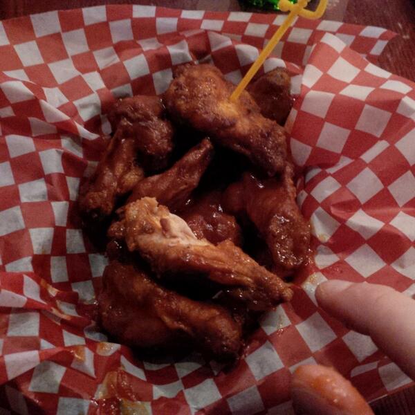 Kanotraino's tweet photo. Everyone look what I'm eating! #cooleh http://t.co/bvoM4KeBFd