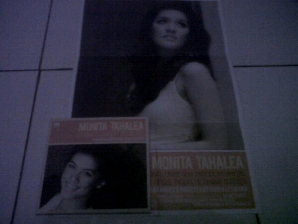 Hujan euy...untung ditemani si eneng @Monitatahalea - Dream,Hope,&amp; Faith