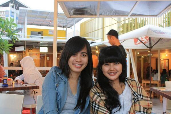 a_riztya's tweet photo. w/ @MimiOgie "menikmati indahnya bolos kuliah 1 bulan_---> jalan-jalan *eak http://t.co/f1zuAd09sP