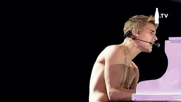 gabicrvgs's tweet photo. HE'S PERFECT http://t.co/pqDieRSXGU