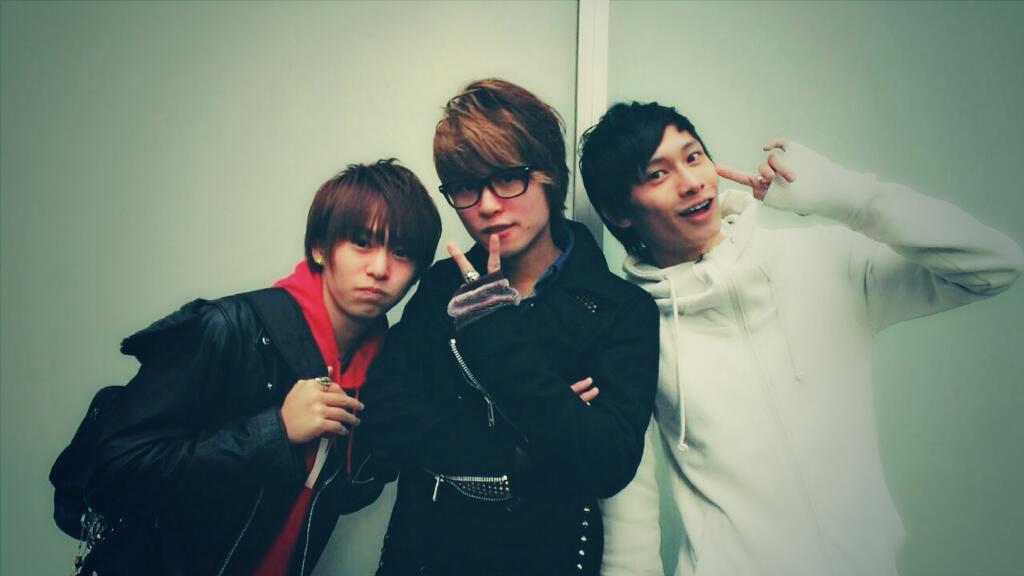 ট ইট র 草摩そうすけ 今日はuta St R Plusっていう雑誌の取材でした 流星ヤロウとそうすけ両方についてインタビュー初めてでかなり戸惑ったわさw 12 10発売なのでお楽しみに 今日も一日happy Smile Power Http T Co Sm3wnaxwxd