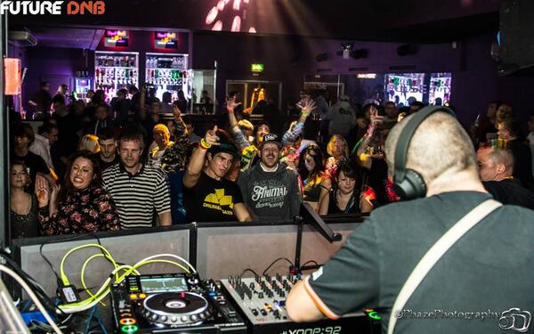 JUNGLISTAMENZ's tweet photo. @nickyblkmkt 
Smashing it in Exmouth with @McJohnnyG http://t.co/ems8qL22AB