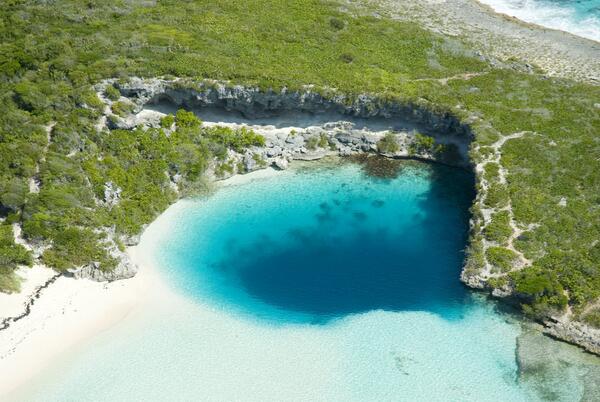 Bahamas16Wed's tweet photo. Good luck to all freedivers at #DeansBlueHole #Bahamas for #VB2013. Incredible setting - incredible performances. http://t.co/bVTz9zMO5q