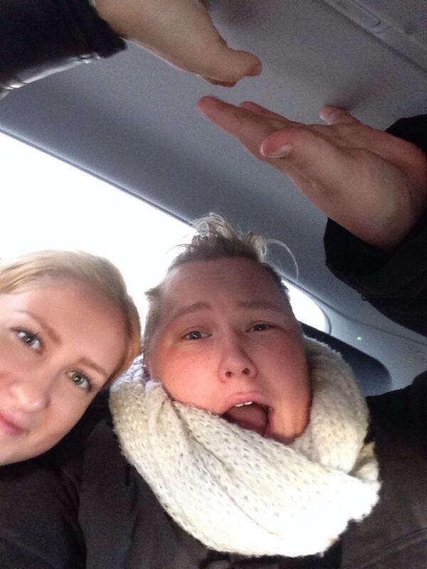 JontteN's tweet image. @LoopSuomi #kädetilmaan