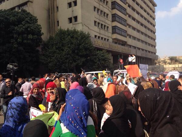 TahrirBG_DWB's tweet photo. #Women of #Egypt actively demand the integration of their demands into constitution amendments. #Egypt  #EgyWomen http://t.co/IaPlp2rB74