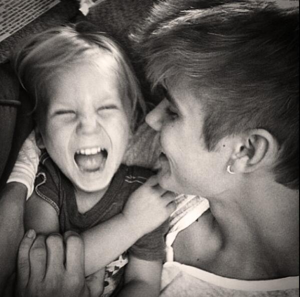 JasonxMallete's tweet photo. Family. <3 http://t.co/wTMfJjzD7D