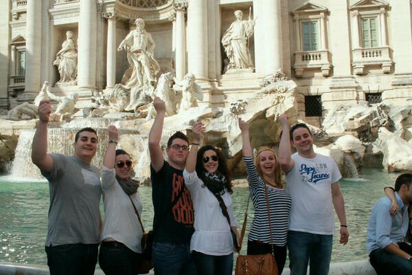 veronica_gg__'s tweet photo. Sois geniales chic@s!! @robertogusi  @EduMarcoPerez  @Paula_Lopez23  @andrea_prls  @David4Sebastian http://t.co/y6hdFKaIkd