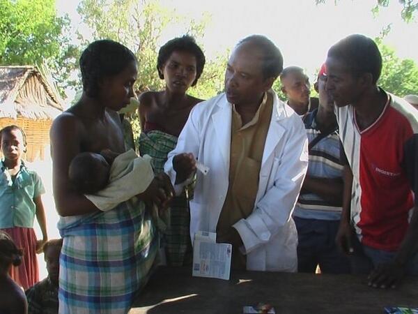 Dankzij de artsen die #vrijwillig meegaan op medische safari, krijgt dit kindje de juiste #zorg.