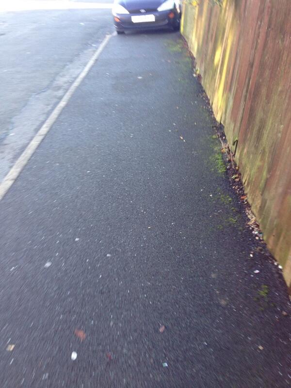 ema_lou88's tweet image. Walking to work. #oooya