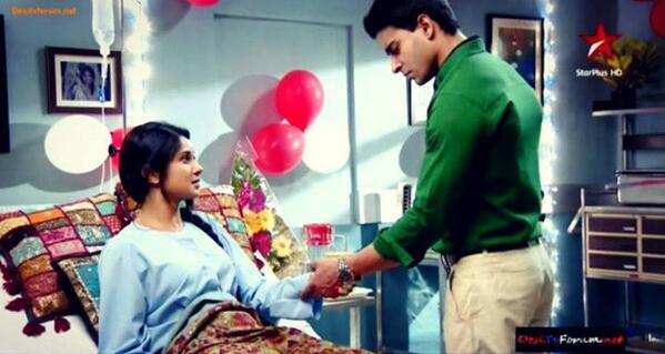 JenWingetFans's tweet photo. [PIC] #SaraswatiChandra 
#TeamJennifer http://t.co/YyOb0qiYeU