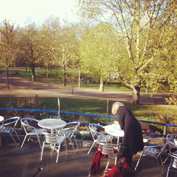 Een mooie dag om te tekenen in het park <a href="/vondelpark/">E D</a>