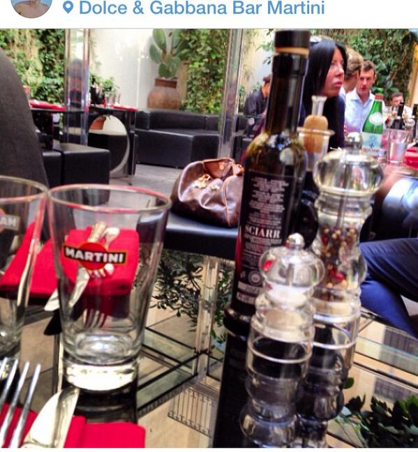 SCIARRdAlesio's tweet photo. #sciarr #extravirginoliveoil #Dolce&amp;Gabbana #barMartini @stefanogabbana http://t.co/wmiSNo7Q65