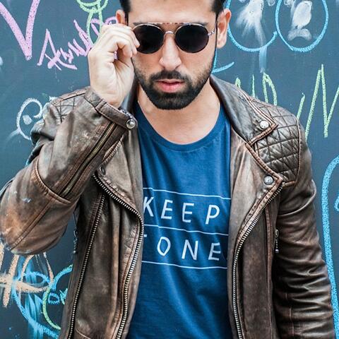 stonebonker's tweet photo. Mais #tshirt e genta bacana! @rodrigocostabr vestindo a Keep Stoned! http://t.co/4Hj9ZnRgKp http://t.co/MsggLp46k3