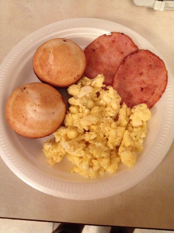 Purple_Honey22's tweet image. Satisfied!! Strawberry cheesecake muffins, eggs &amp;amp; Canadian bacon!! #LightBreakfast #iSmashedIt