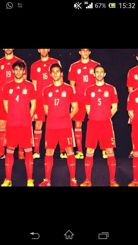 futbolab's tweet photo. Nueva equipacion de la roja http://t.co/G0qB0yfBIf