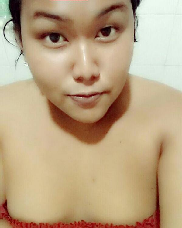 AlceeLumin's tweet photo. Need to shower "FELLAS", so much!!! Hot in here!!! http://t.co/m38sbkPY62