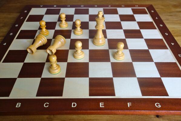 BEsøker bønder som har fått ødelagt husene sine av storm. #realistisksjakk