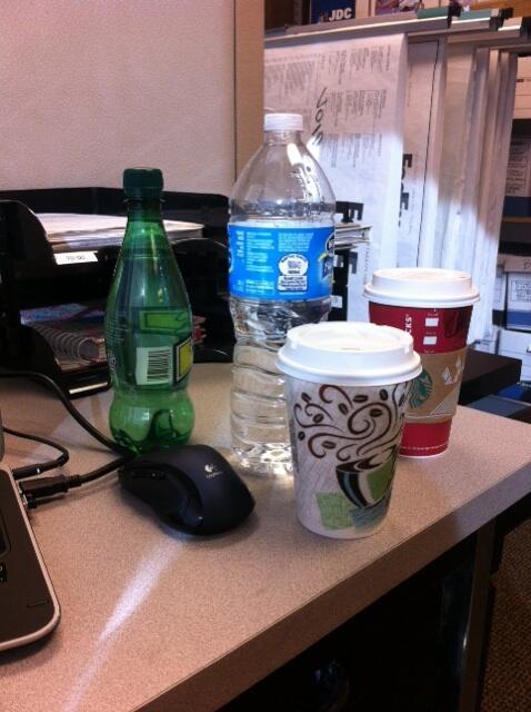 CarolineJ211's tweet photo. I've got issues #drinksondrinksondrinks http://t.co/ynWKTYrep5