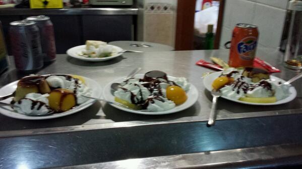 miguel_velasco4's tweet photo. @josem_gy_92 @fr_arcas207 nos comerenos unos postres si eso jajajaja http://t.co/VSjKHc5O6y