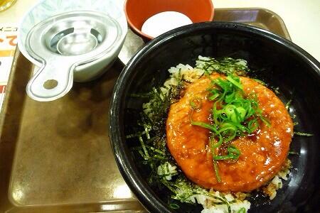 お昼ご飯と夕飯食べてないから 腹減った〜&sigma;(&acute;･&omega;･｀) 画像は大好物の すき家のマグロユッケ丼❤︎ ぺろりしたい&hellip;&hellip; http://t.co/QT7NlkyGiA