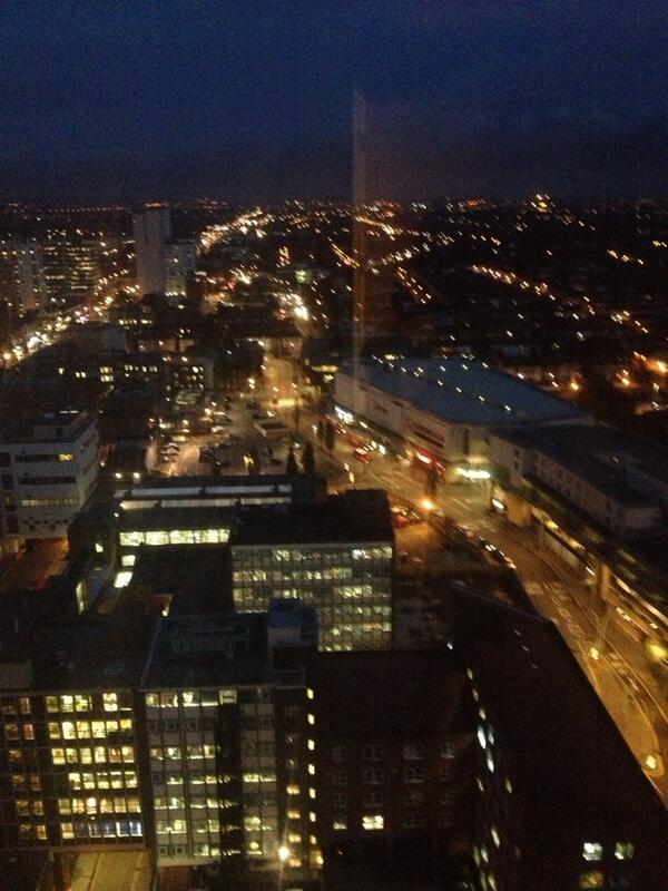 cocoaston3's tweet photo. just touch down in london town ☝️@jessdallo @MattFulton1988 @splodgey9 http://t.co/UuJIaEKD0i