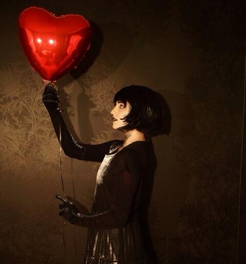 DiannaAgron's tweet photo. Last night's costume. http://t.co/pmVAym5P3I