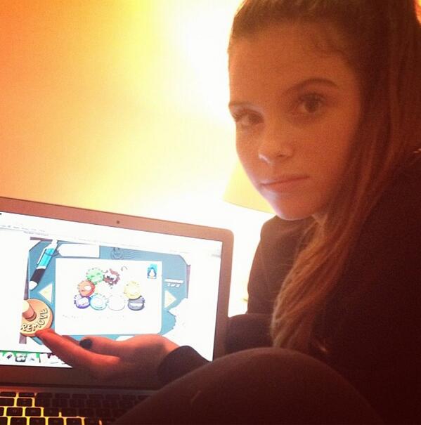 sofia_olivera98's tweet photo. "Wait.. Can loyola see if you get club penguin emails?" A day in the life of Bridget Ruddy #addict http://t.co/ZaiCypCVo1
