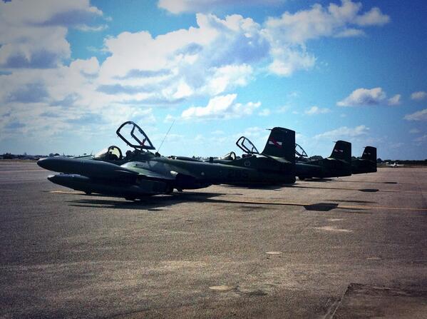 Aeronaves A-37 da Forca Aerea Uruguaia estacionados na BANT #cruzex2013 #aviacaomilitar #aeronavedecaca