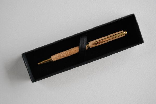 TipperaryPens's tweet photo. *NEW COMBINATIONS*
All Oak Slimline Pen.
Tipperary Pens, the perfect gifts for Christmas!! http://t.co/wBuIcdYBoq