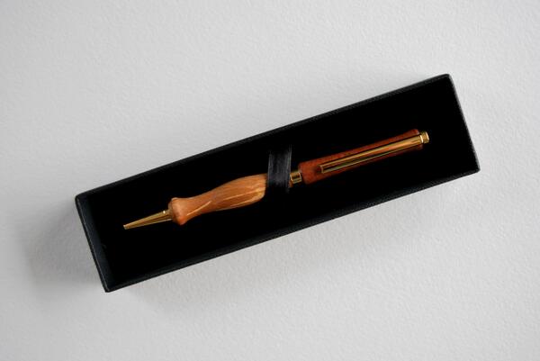 TipperaryPens's tweet photo. *NEW COMBINATIONS*
Spalted Beech + Mahogany Riversdale Pen.
Tipperary Pens, the perfect gifts for Christmas!! http://t.co/J3jXEtewXF